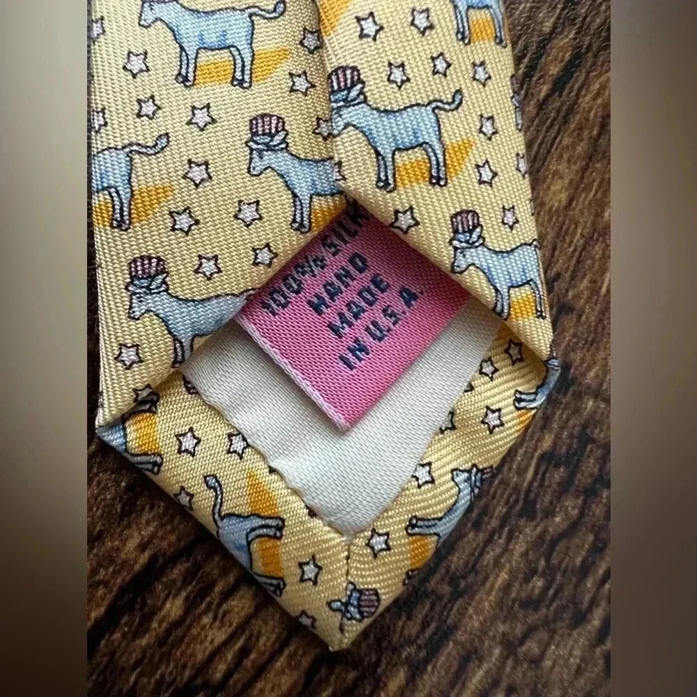 Vineyard Vines | Patriotic donkey silk tie.